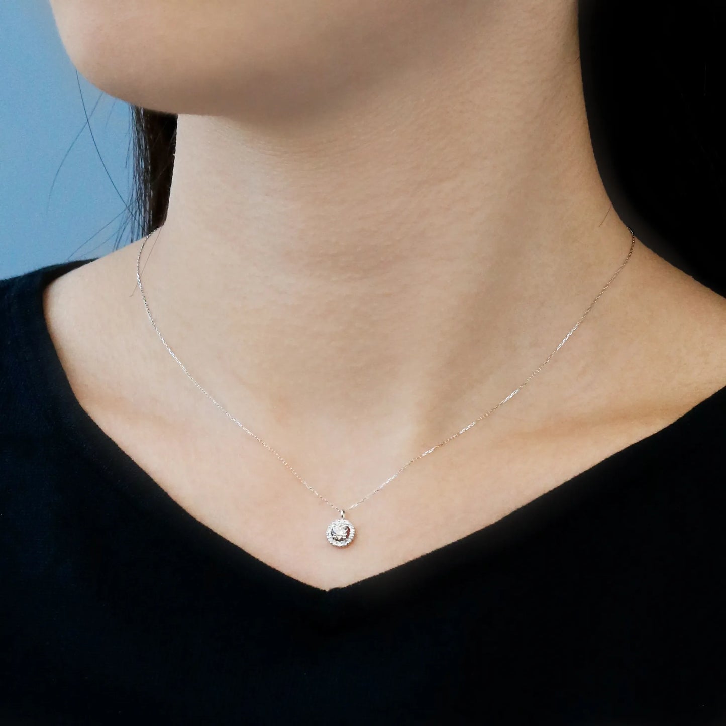 ネックレス ダイヤモンドtotal0.35ct 取り巻き Pt900製 FJP-8811-Pt 着用イメージ
