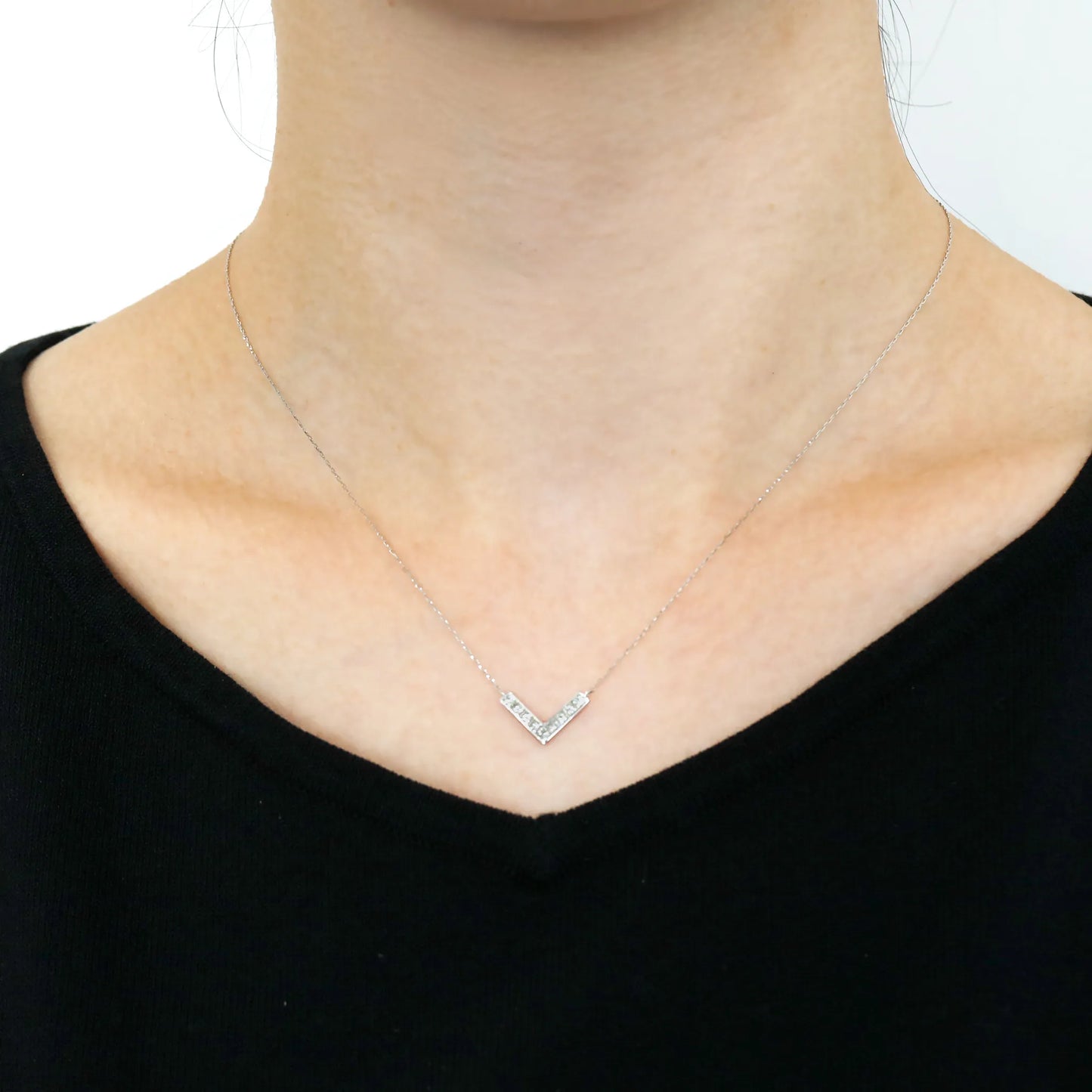 ネックレス プリンセスカットダイヤモンド0.25ct Vライン Pt900製 FJP-8870-Pt*A