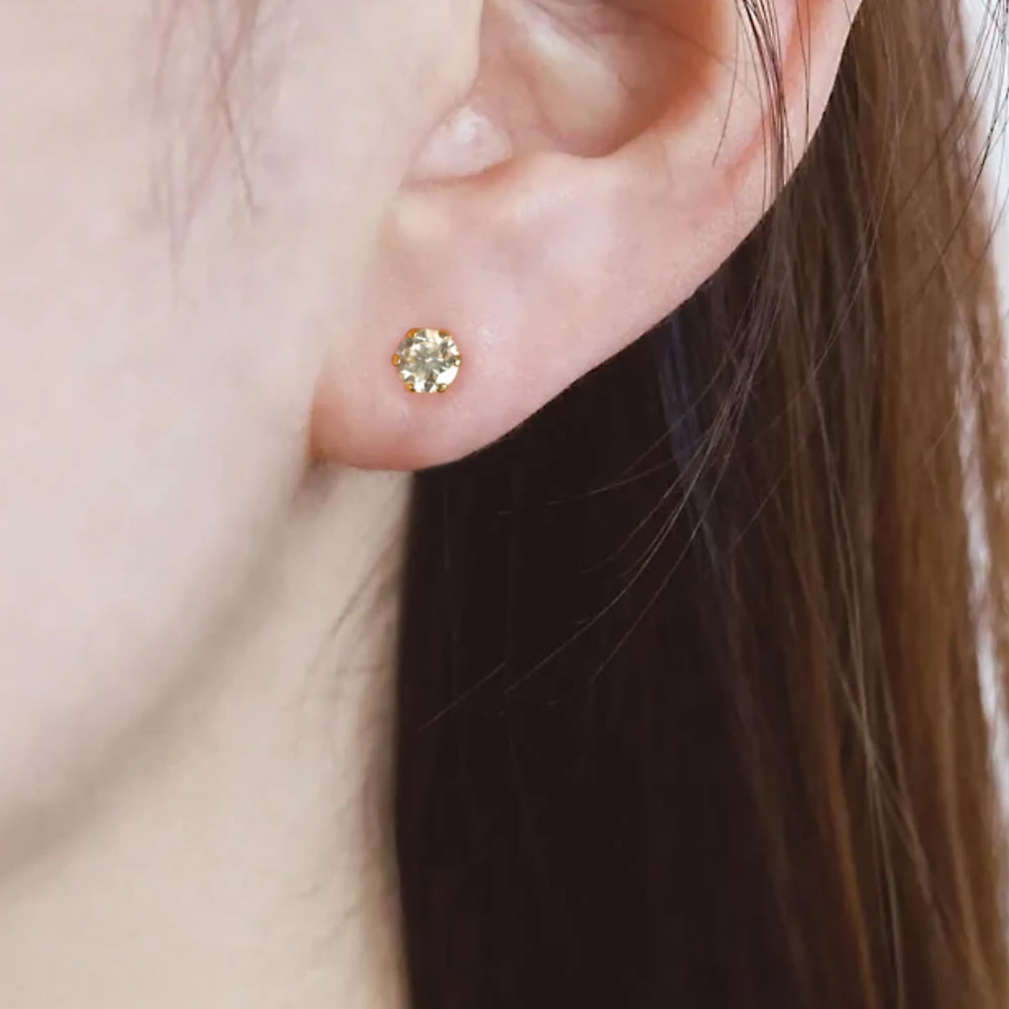 ピアス ダイヤモンド0.4ct/0.4ct(トータル0.8ct) キャットフィンガー K18YG製 SDE-0453-K18YG 着用イメージ