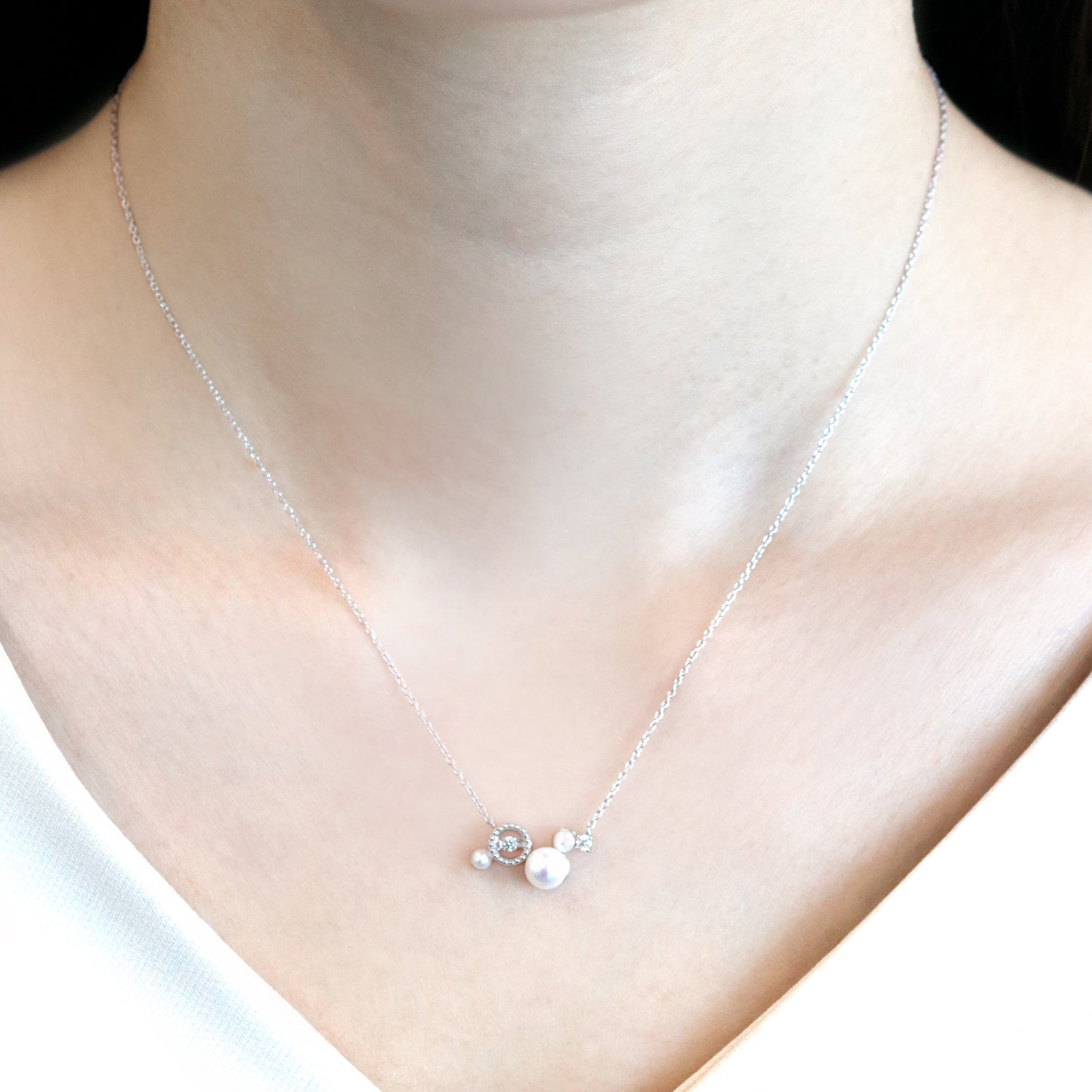 パールコレクション バブルネックレス WG 着用