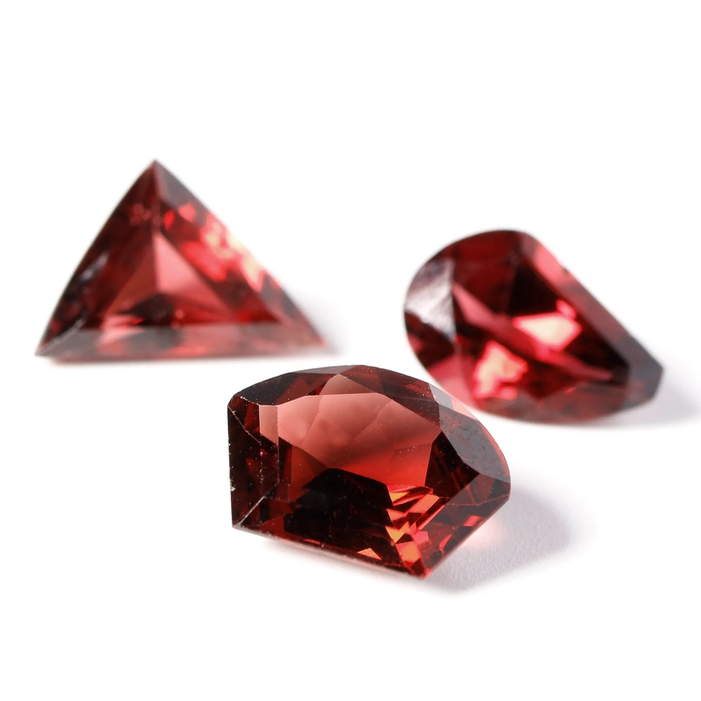 三角形デザイン カフリンクス パイロープガーネット シルバー仕上げ 三角形デザイン カフリンクス パイロープガーネット シルバー仕上げ