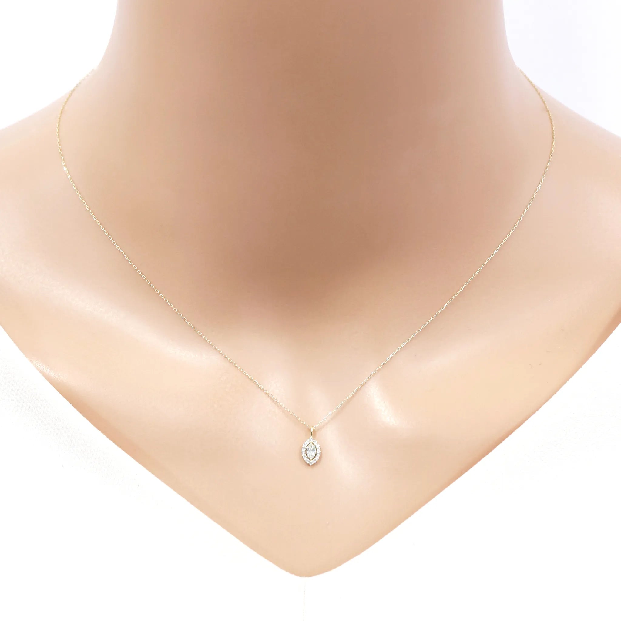 ネックレス　ダイヤモンド0.12ct　K18YG製　マーキス取り巻き　ＦＪＰ−８８２３−ＹＧＡ　着用イメージ