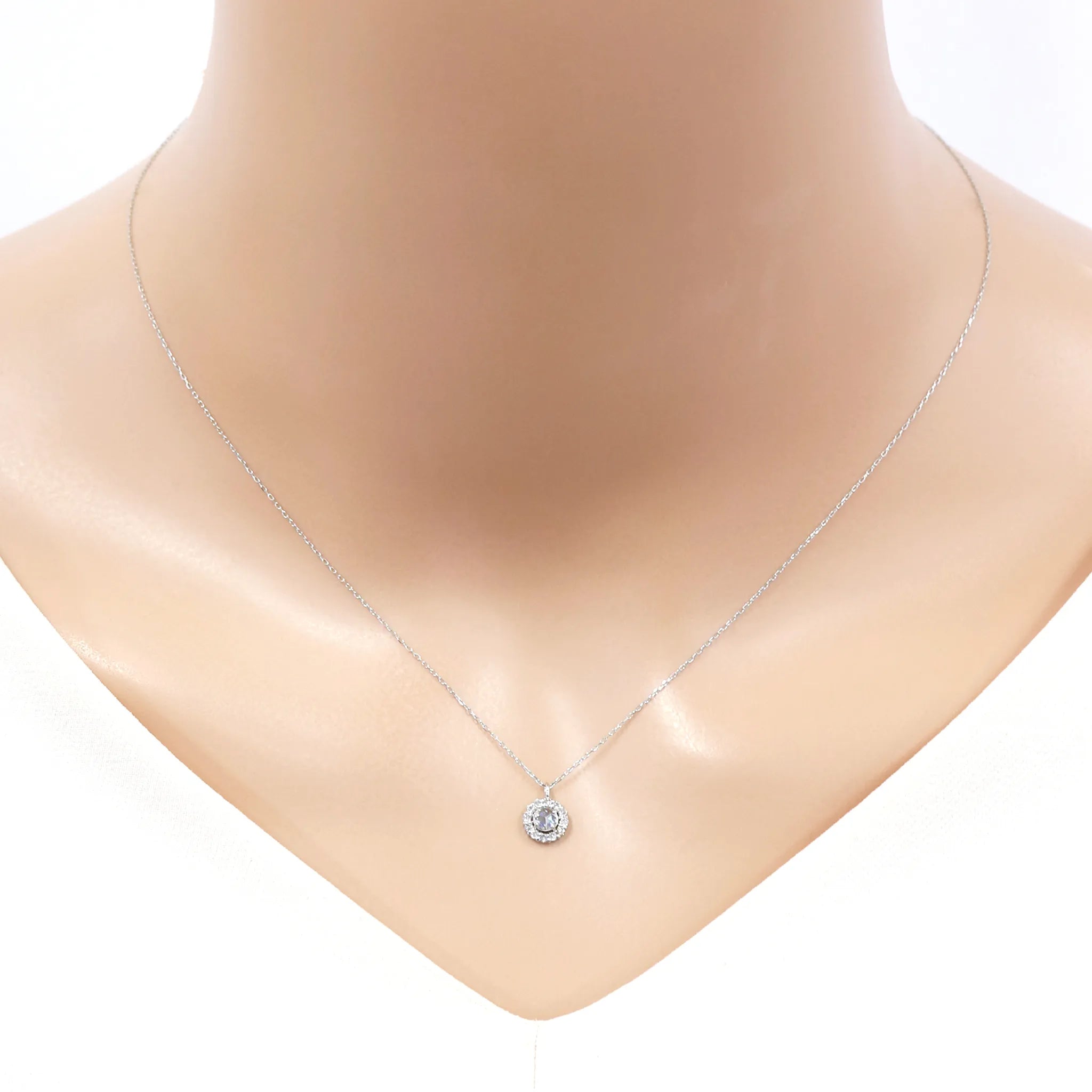 ネックレス　ダイヤモンド0.17ct　Pt950製　ローズカット取り巻き　ＦＪＰ−８８２４−Ｐｔ９５Ａ　着用イメージ