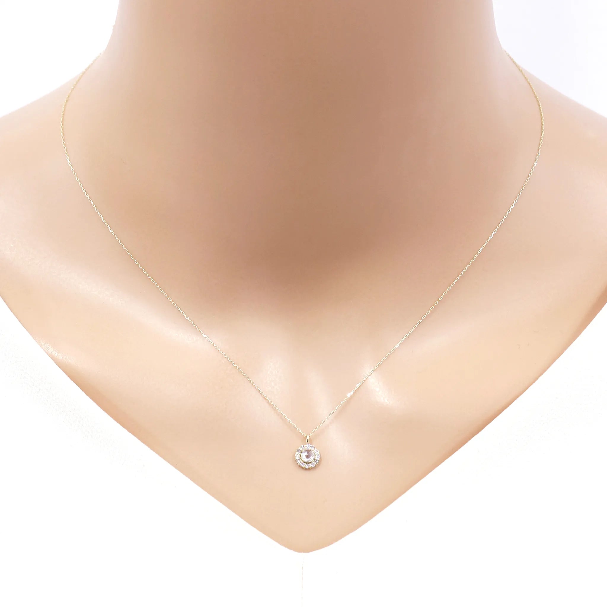 ネックレス　ダイヤモンド0.17ct　K18YG製　ローズカット取り巻き　ＦＪＰ−８８２４−ＹＧＡ　着用イメージ