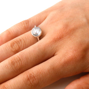 リング　NFR-001W*1　ファンタジーコレクション　ホワイトカラー